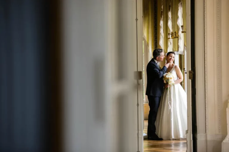 Romantisches Brautpaar Shooting elegantes Interieur – Zeitlose Hochzeitsfotografie NOVA