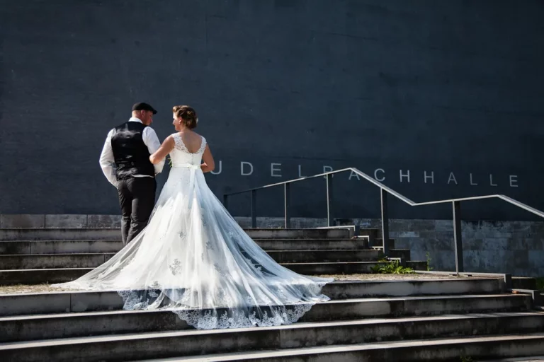 Elegante Braut Schleppe – Exklusive Hochzeitsfotografie NOVA