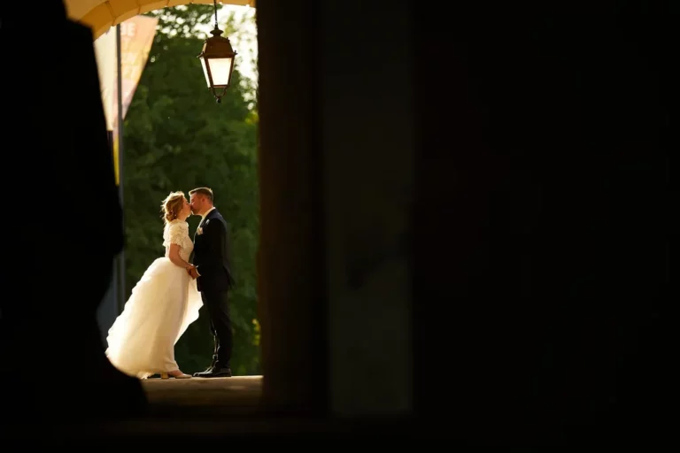 Künstlerische Hochzeitsfotografie dramatisches Licht – Kreative Hochzeitsfotos NOVA