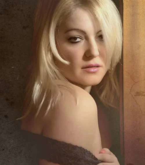 Glamour Portrait Foto einer blonden Frau. Sinnlich.